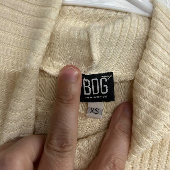 Minimalist Ribbed Crop Top BDG Urban Outfitters Cream XS Clean Girl Aesthetic‎ - Picture 5 of 7